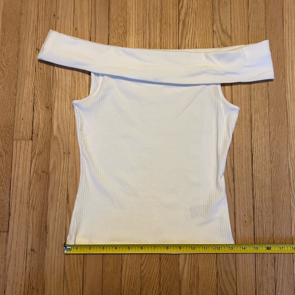 Off-Shoulder White Ribbed Top - Picture 6 of 7